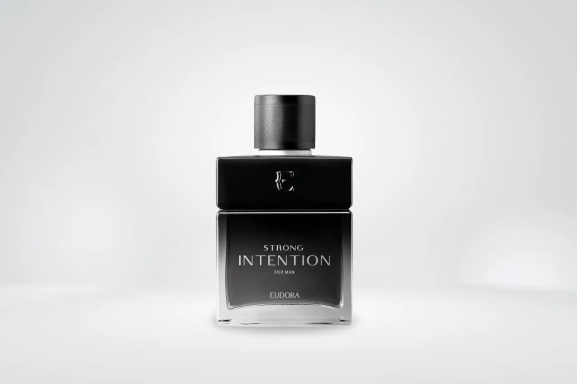 Frasco do Strong Intention, um dos melhores perfumes masculinos da Eudora.